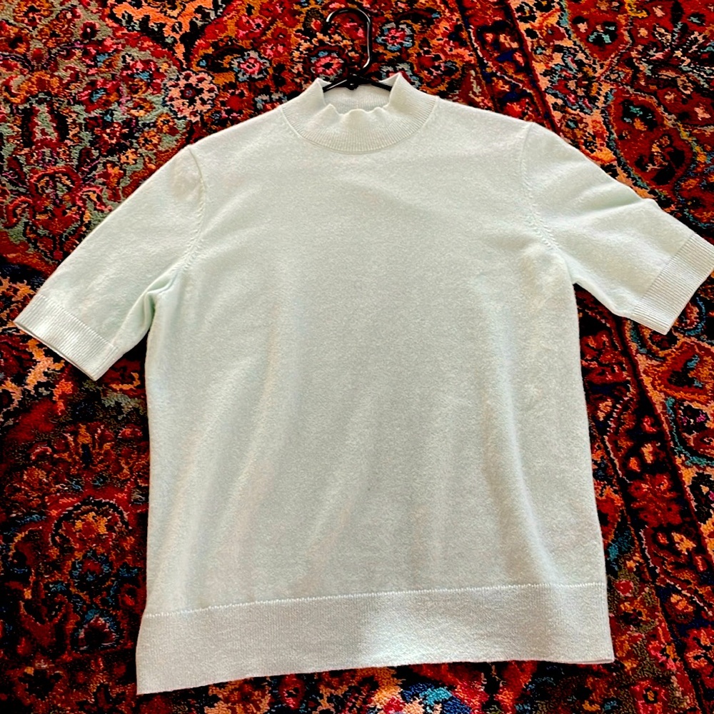 Lafayette 148 NY soft green cashmere mock neck shirt sleeve sweater.